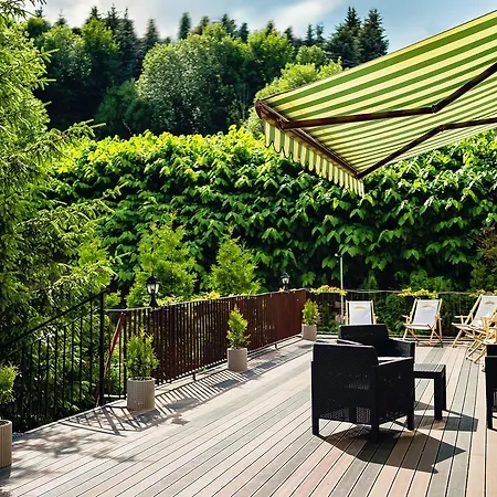 Lesny Dwor Piekarnia Mio Padre Restauracja Mamma Mia ベッド・アンド・ブレックファスト カルパッチ